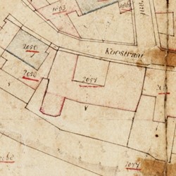 <p>Op de kadastrale kaart uit 1832 is de kolfbaan tegen de achtergevel goed herkenbaar door de uitbouw aan de zuidzijde. [RCE, MIN04061F02]</p>
